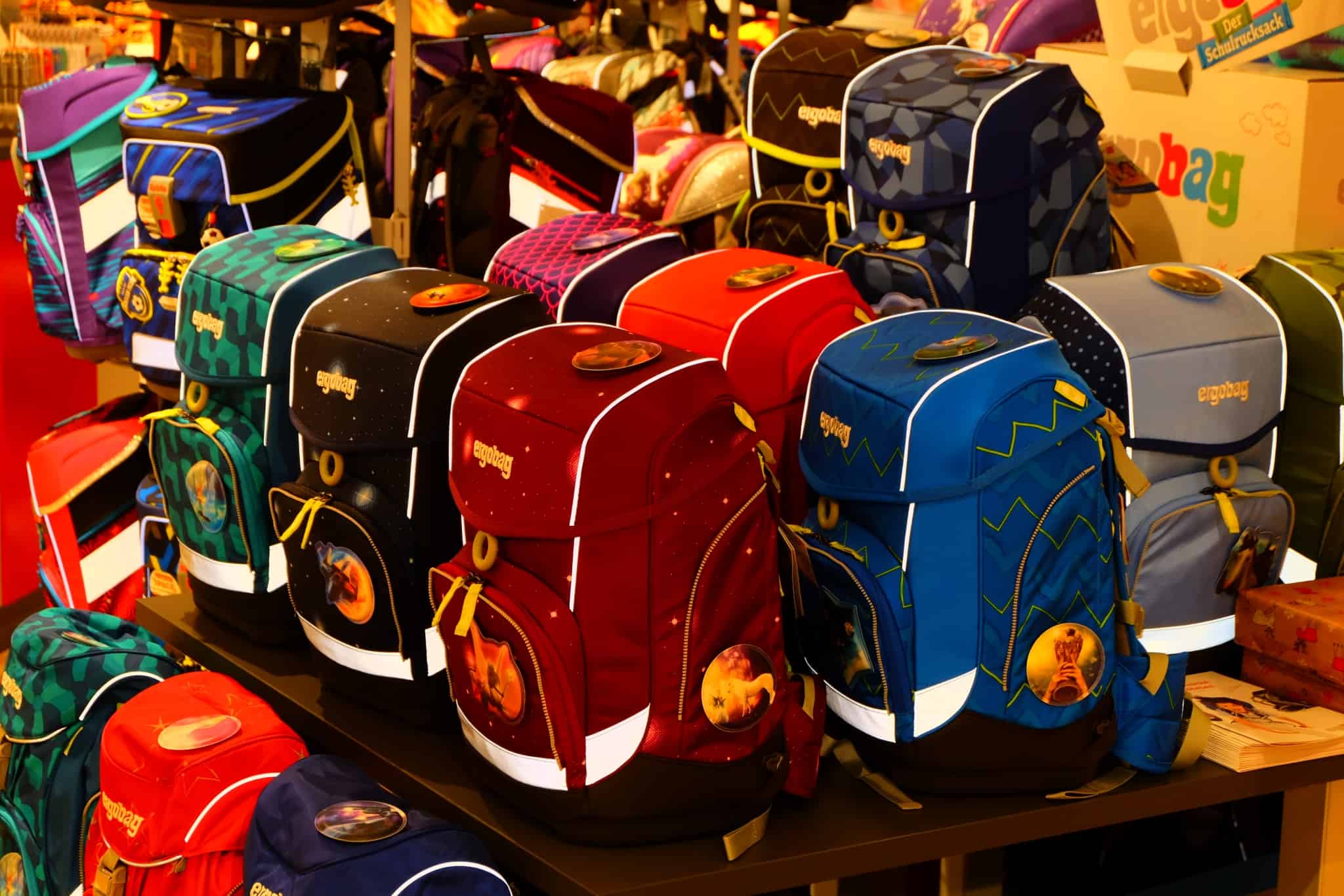 Schulranzen, Schulrucksäcke und Taschen von verschiedenen Markenherstellern für jedes Alter in großer Auswahl